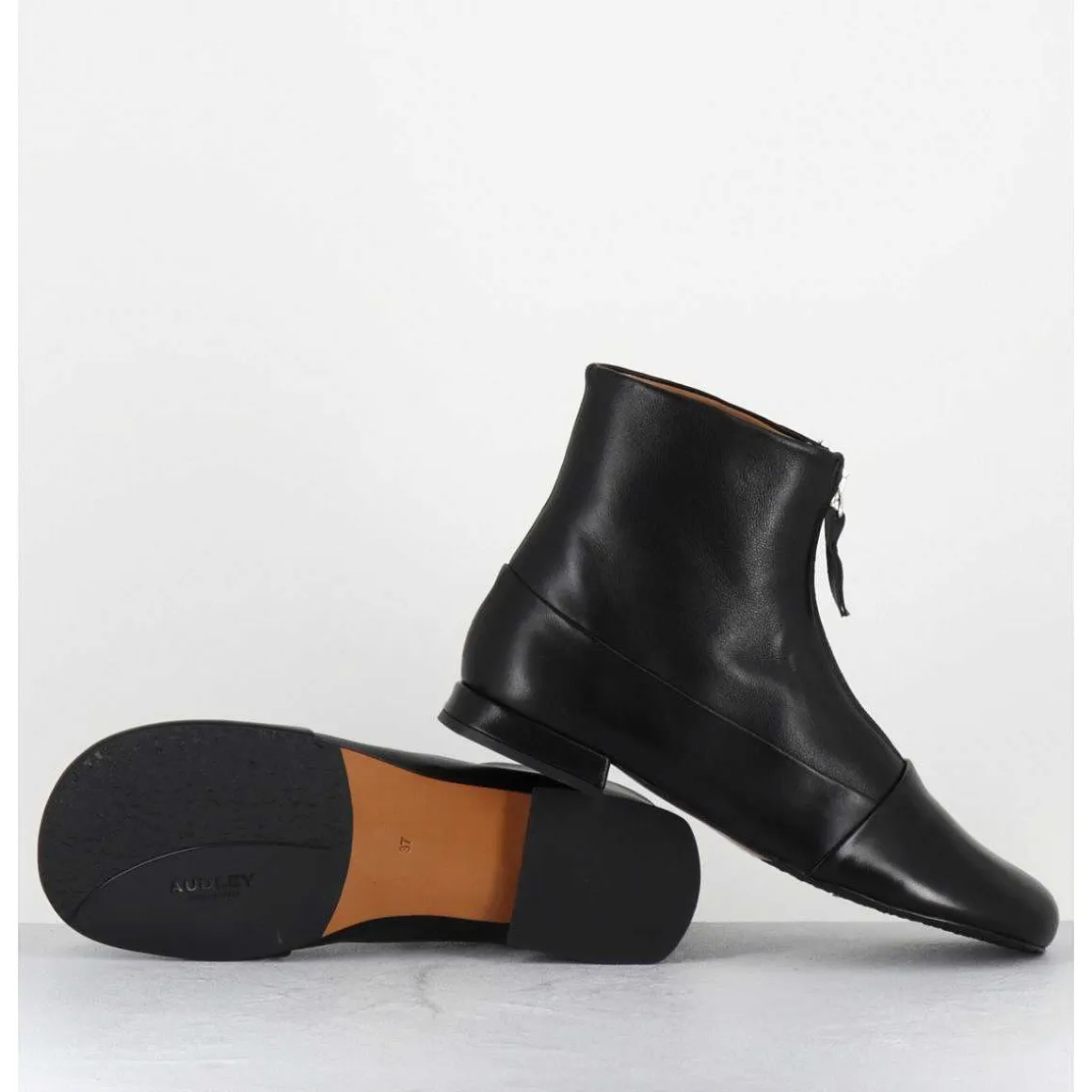 Boots Plates En Cuir Souple Noir A Zip - Maria Black Nappa