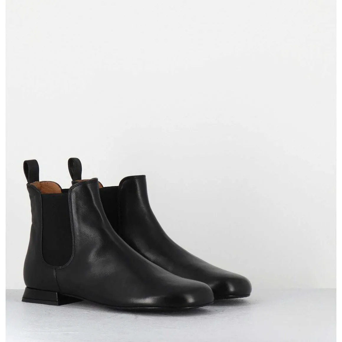Boots Plates En Cuir Souple A Elastiques - Poura Black Nappa