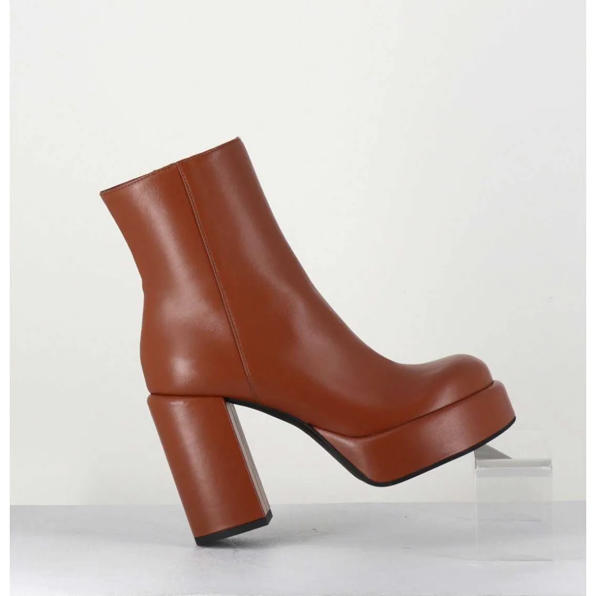 Boots 70S En Cuir Marron - Aiko Nappa Luggage