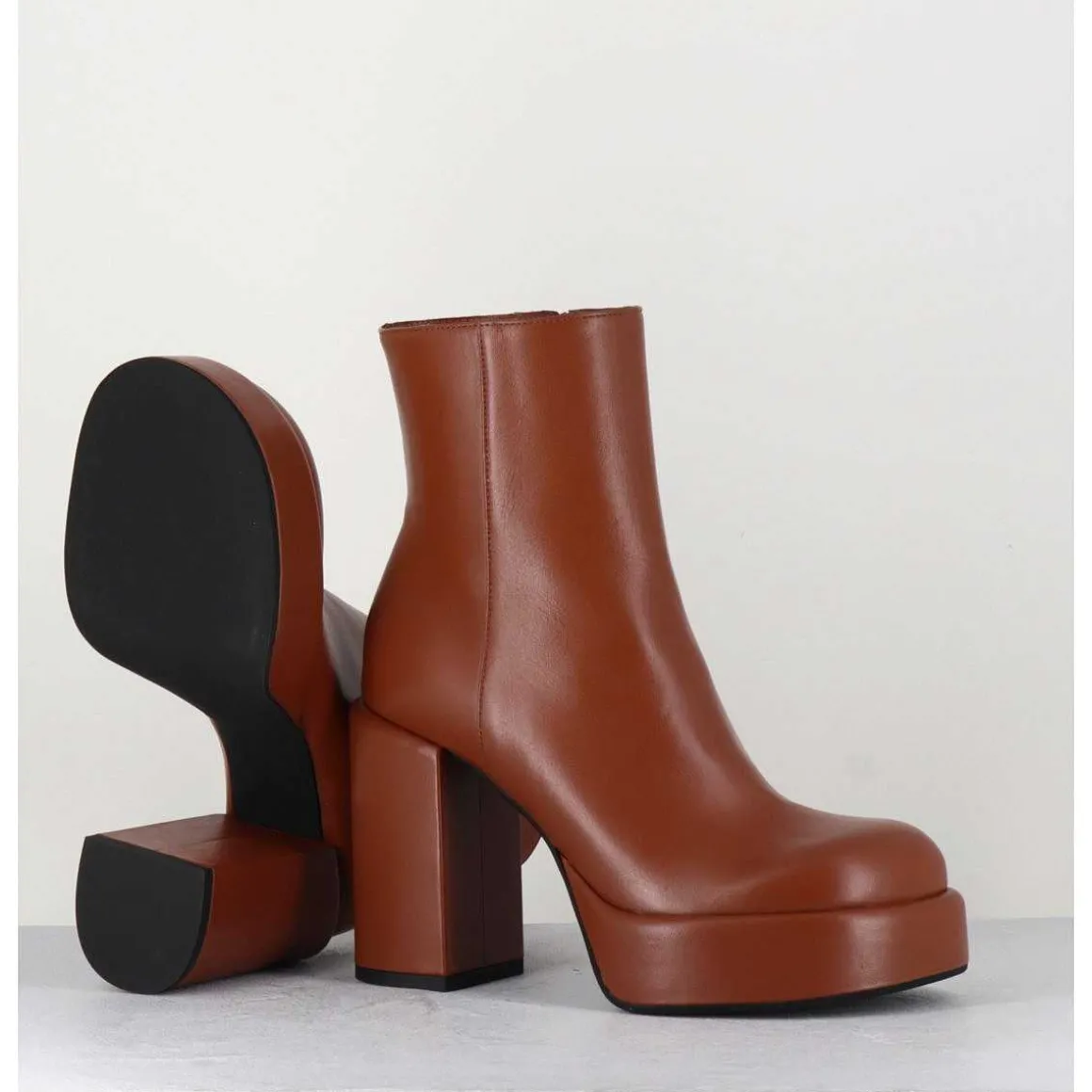 Boots 70S En Cuir Marron - Aiko Nappa Luggage
