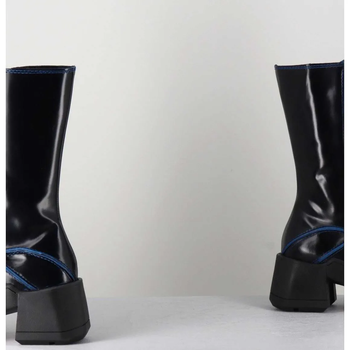 Boots Tige Haute En Cuir Lisse Noir Aux Bords Bleus - Mieko Blu Boots