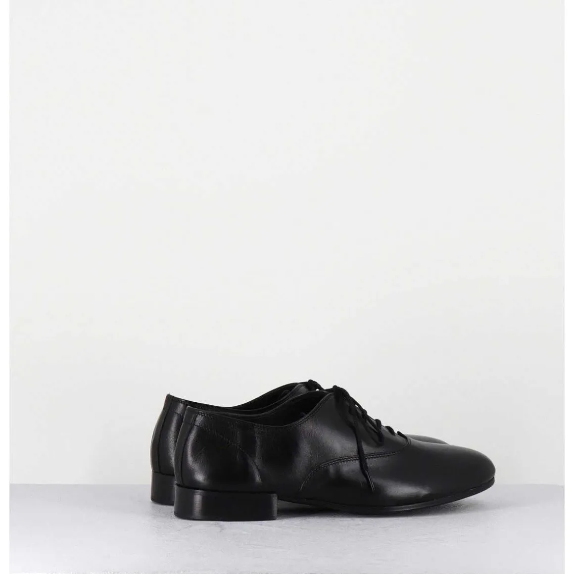 Derbies Minimalistes En Cuir Souple Noir - Stja Cow Black