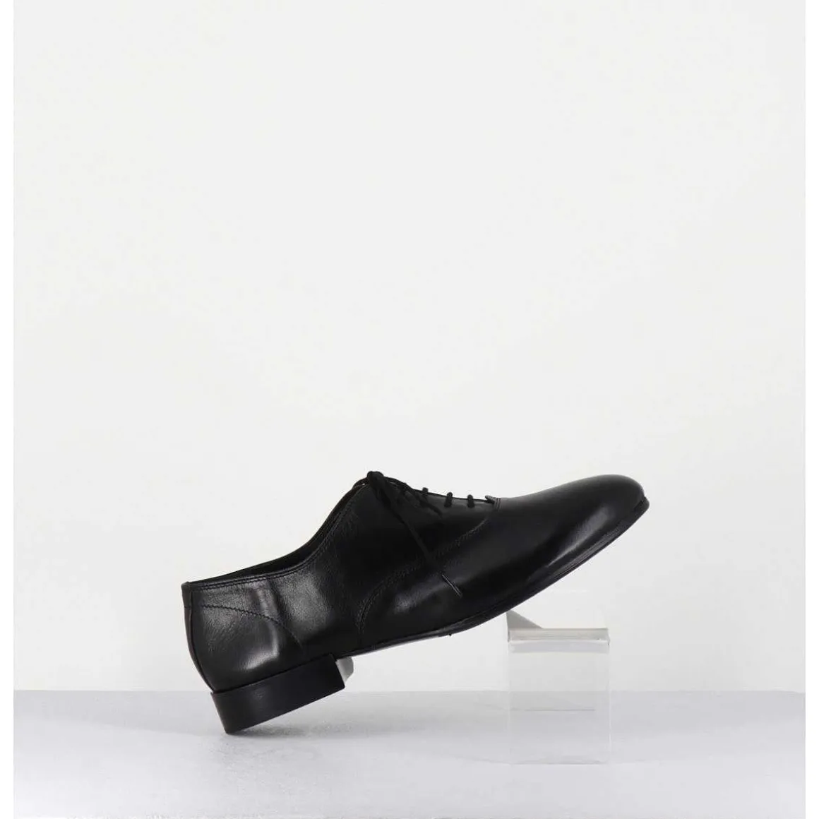 Derbies Minimalistes En Cuir Souple Noir - Stja Cow Black