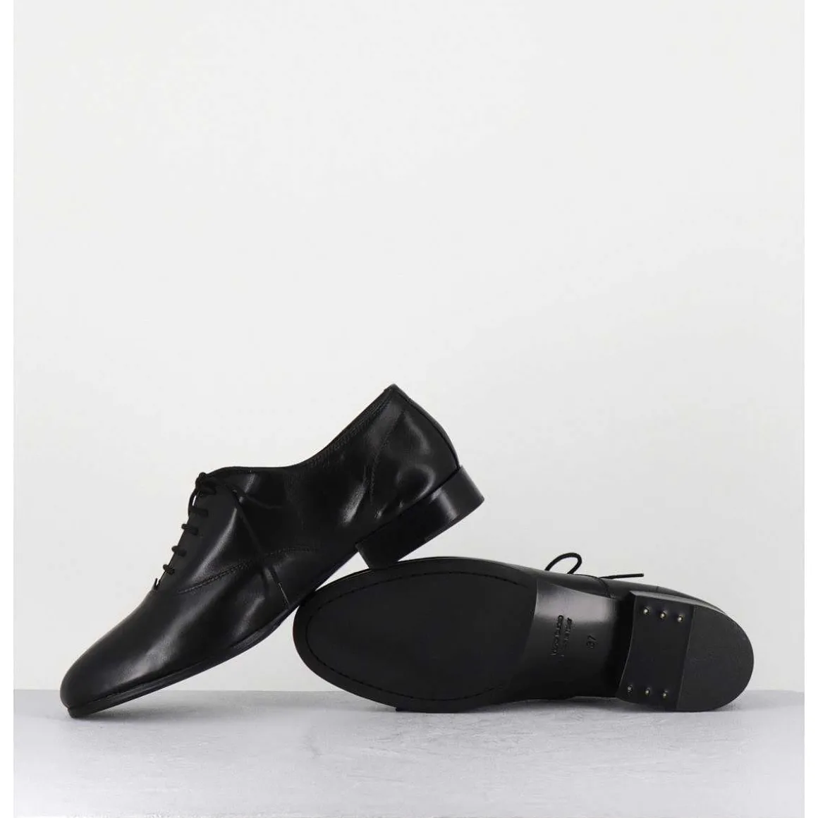 Derbies Minimalistes En Cuir Souple Noir - Stja Cow Black