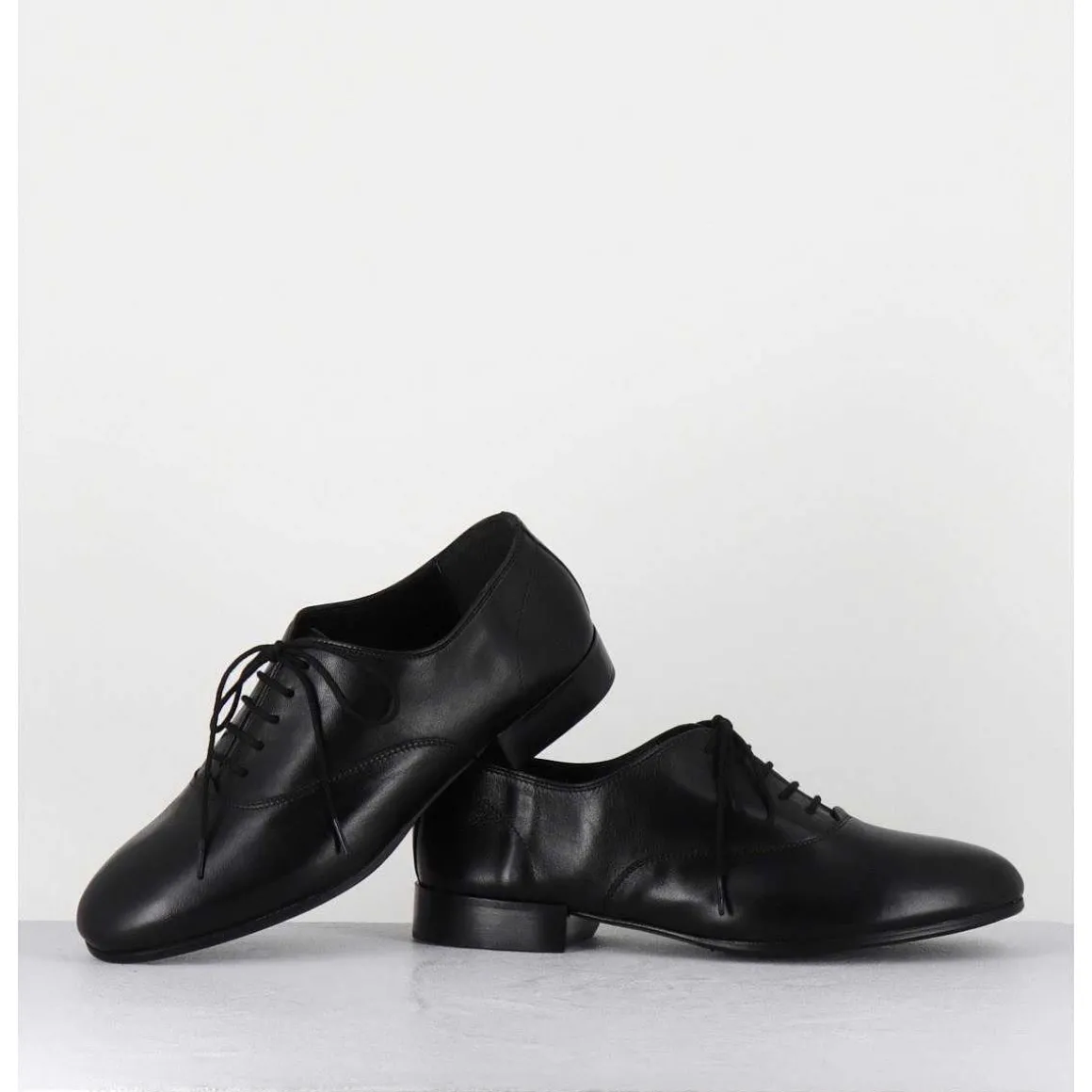 Derbies Minimalistes En Cuir Souple Noir - Stja Cow Black