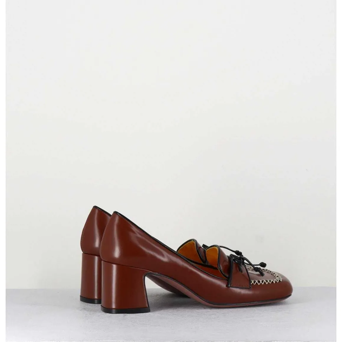 Mocassins En Cuir Lisse Marron A Pompon - R233M Mousse Cuoio