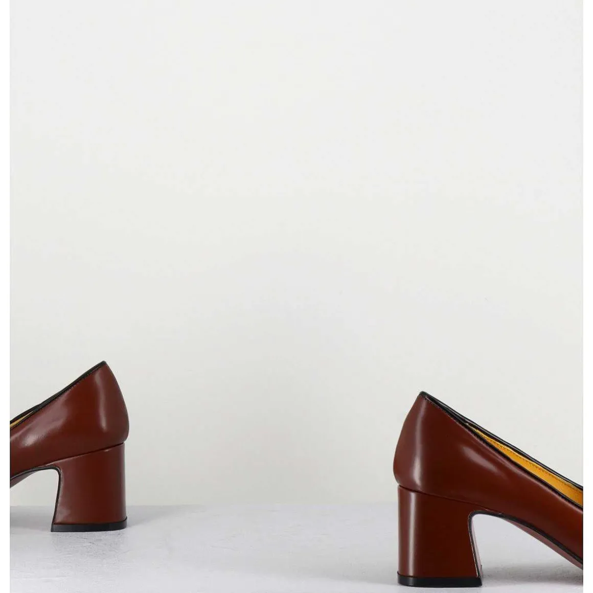 Mocassins En Cuir Lisse Marron A Pompon - R233M Mousse Cuoio
