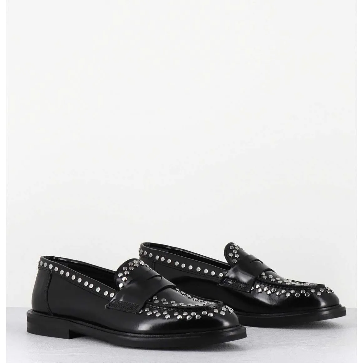Mocassins En Cuir Noir & Rivets Argent Semelle Gomme - Aversa Abra Nero