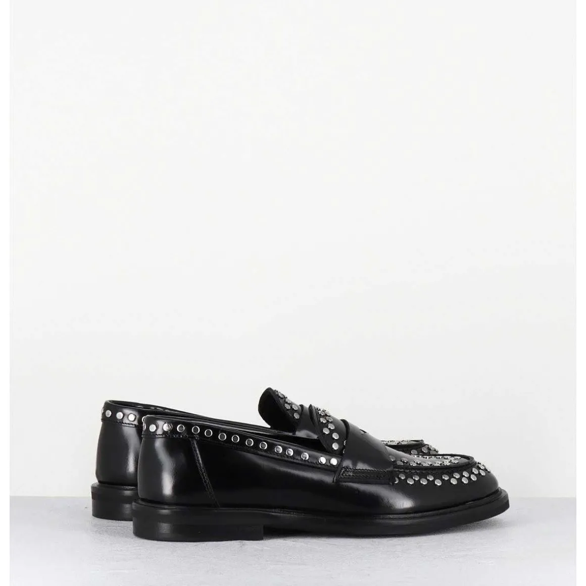 Mocassins En Cuir Noir & Rivets Argent Semelle Gomme - Aversa Abra Nero