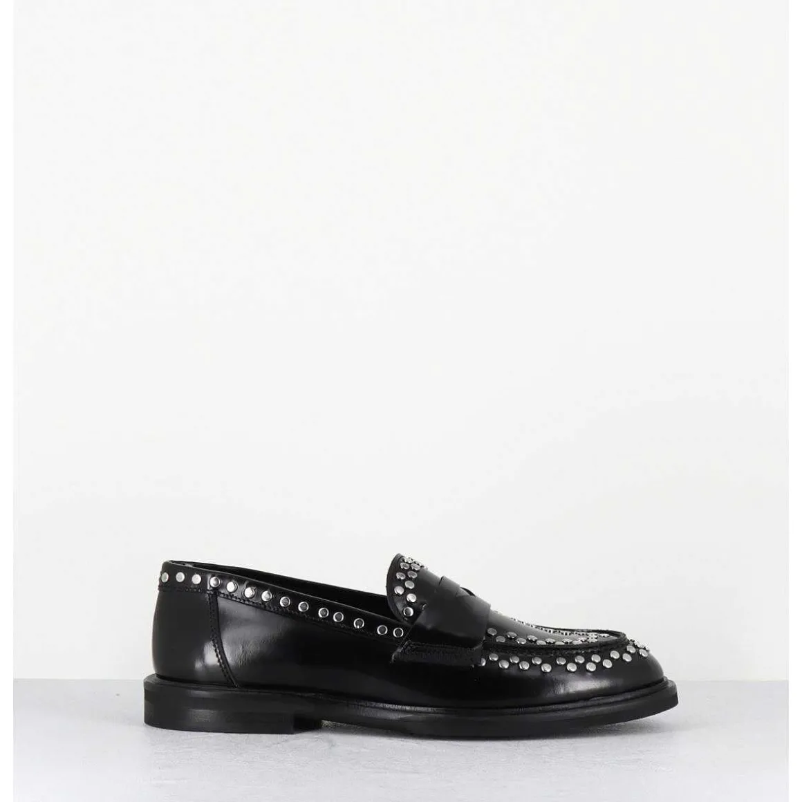 Mocassins En Cuir Noir & Rivets Argent Semelle Gomme - Aversa Abra Nero