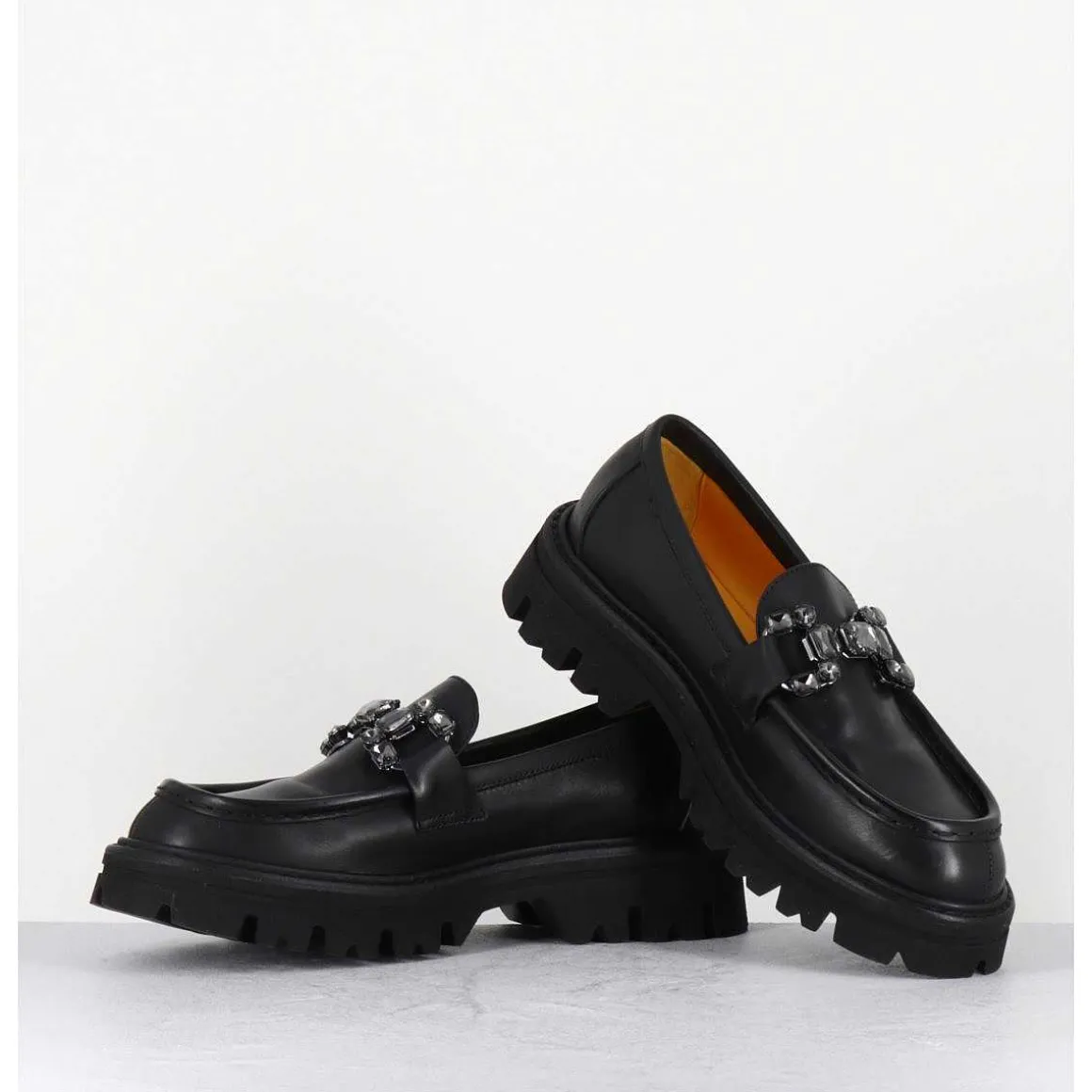 Mocassins En Cuir Souple Noir Semelle Epaisse & Bijoux - W201465 Race Nero