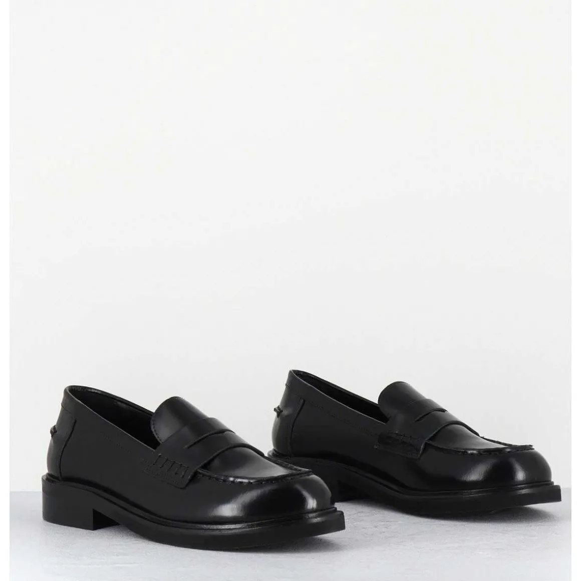 Mocassins Plats A Bout Rond En Cuir Glace Noir - Chino Abrasivato Nero