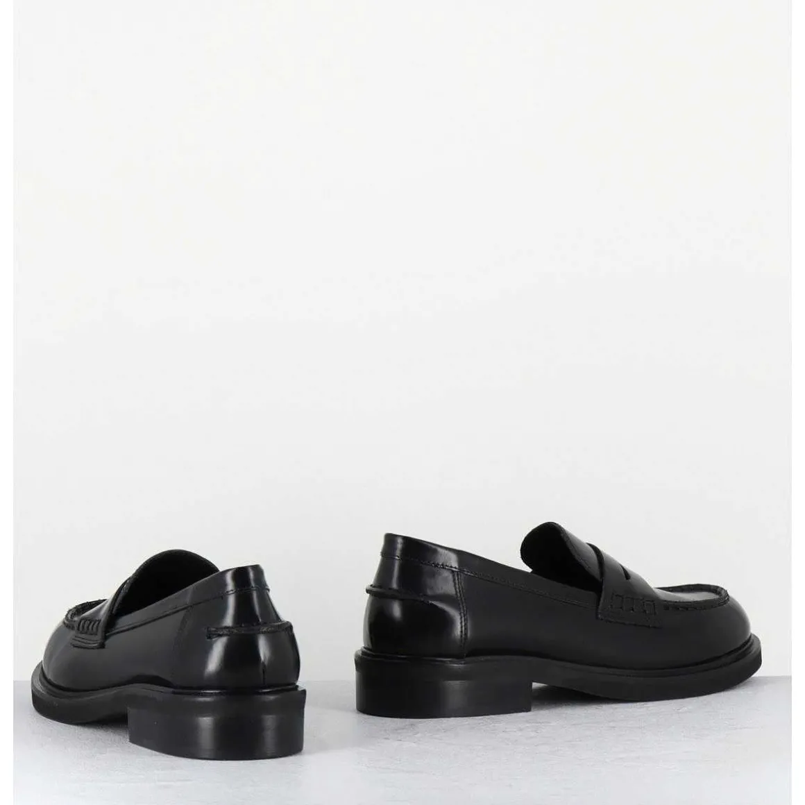 Mocassins Plats A Bout Rond En Cuir Glace Noir - Chino Abrasivato Nero