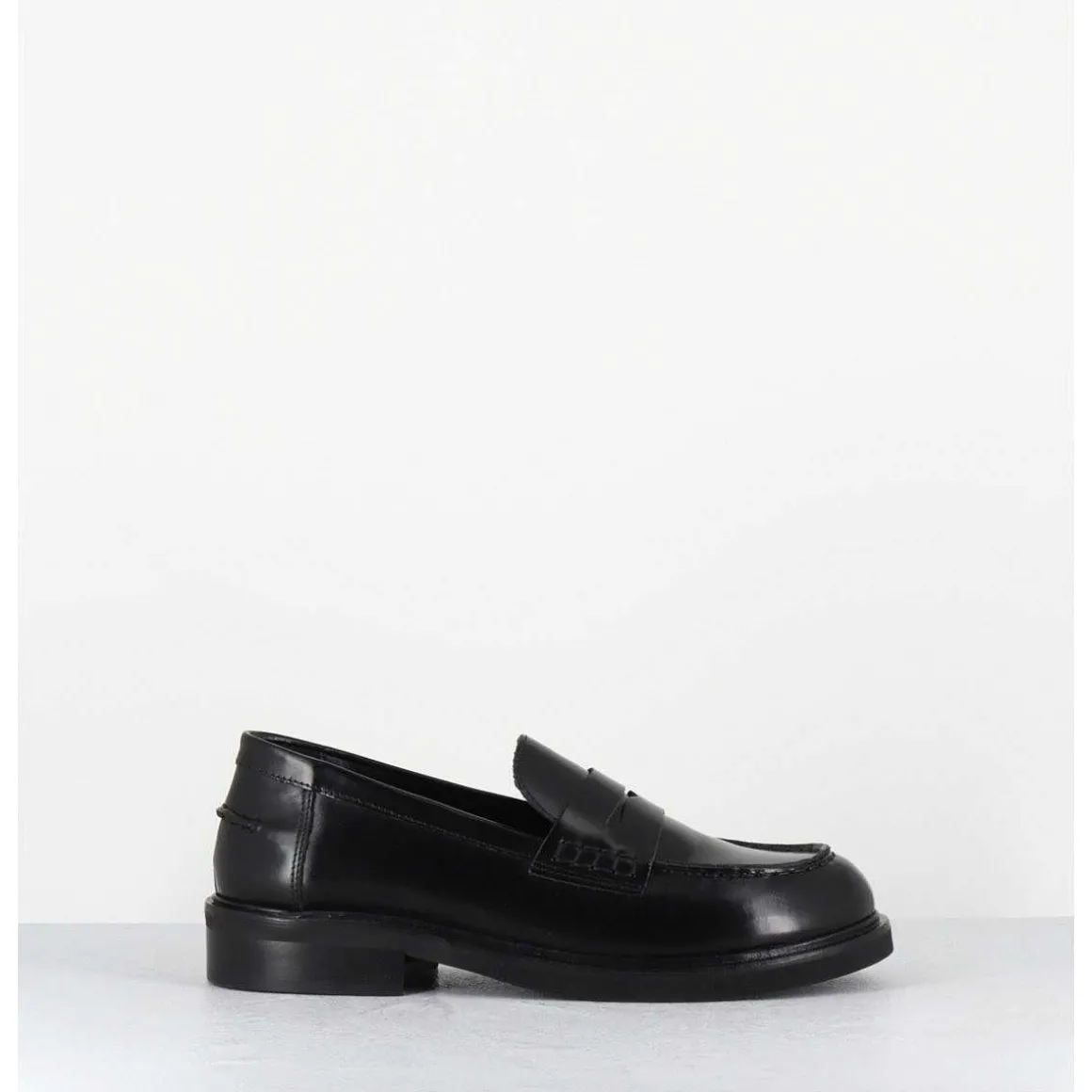 Mocassins Plats A Bout Rond En Cuir Glace Noir - Chino Abrasivato Nero