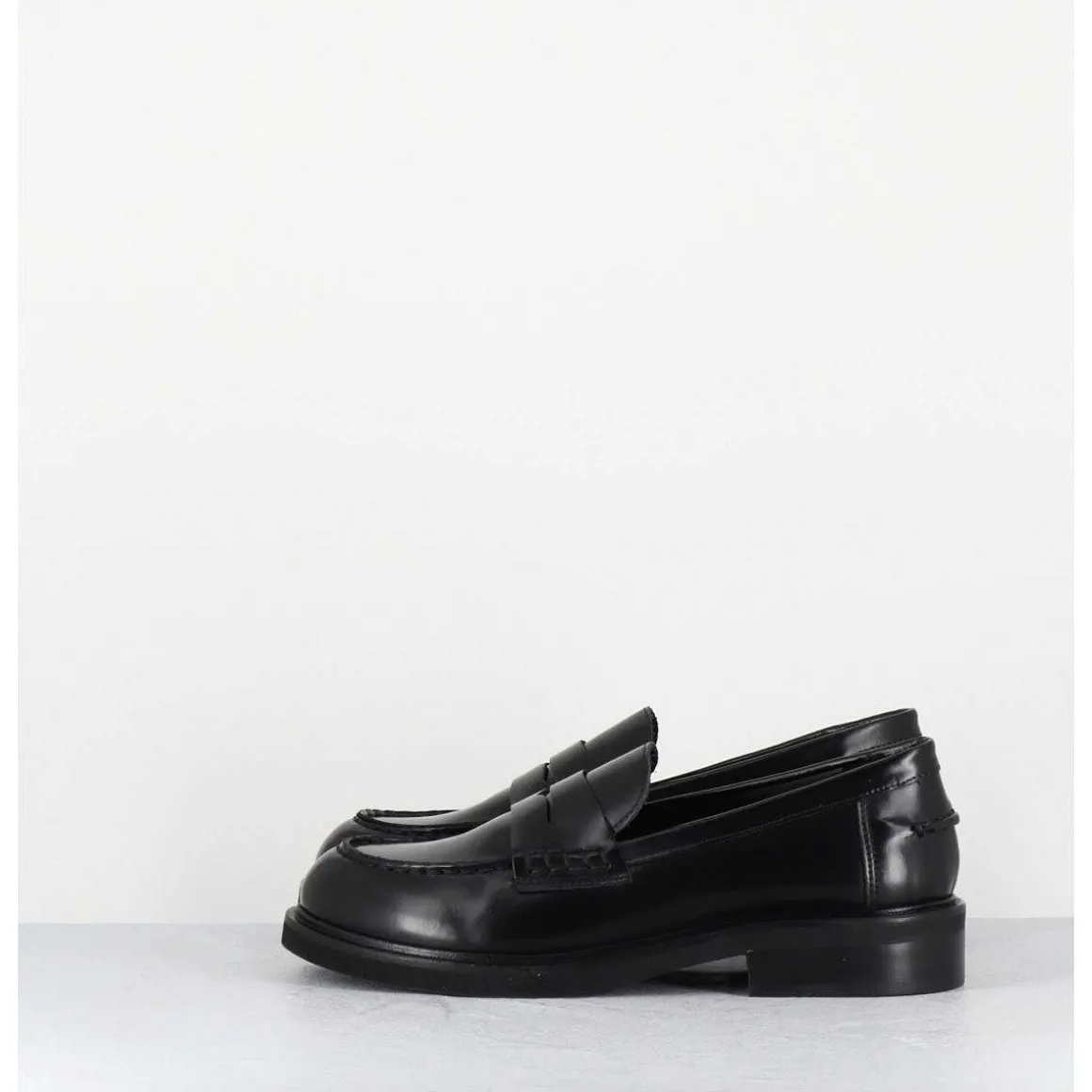 Mocassins Plats A Bout Rond En Cuir Glace Noir - Chino Abrasivato Nero