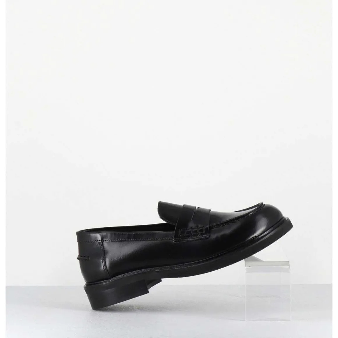 Mocassins Plats A Bout Rond En Cuir Glace Noir - Chino Abrasivato Nero