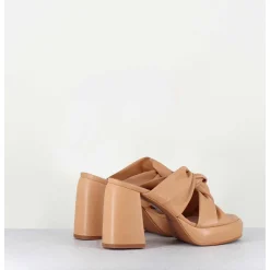 Mules A Plateforme En Cuir Souple Beige - Auri Cloe Biscotto