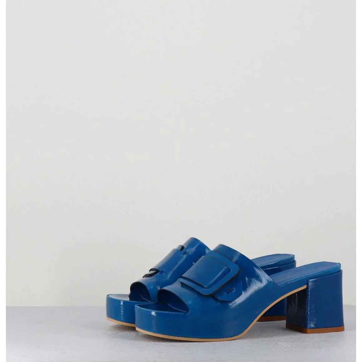 Mules A Plateforme Petit Talon Vernis Bleu - 11532 Vetro Sky