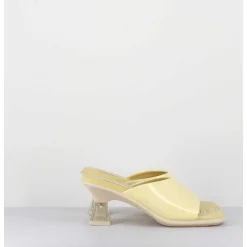 Mules En Cuir Vernis Beige Talon Plexi - Synthia Beige Sandals