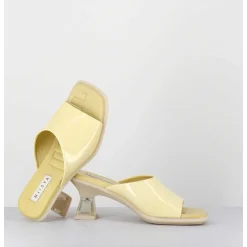 Mules En Cuir Vernis Beige Talon Plexi - Synthia Beige Sandals