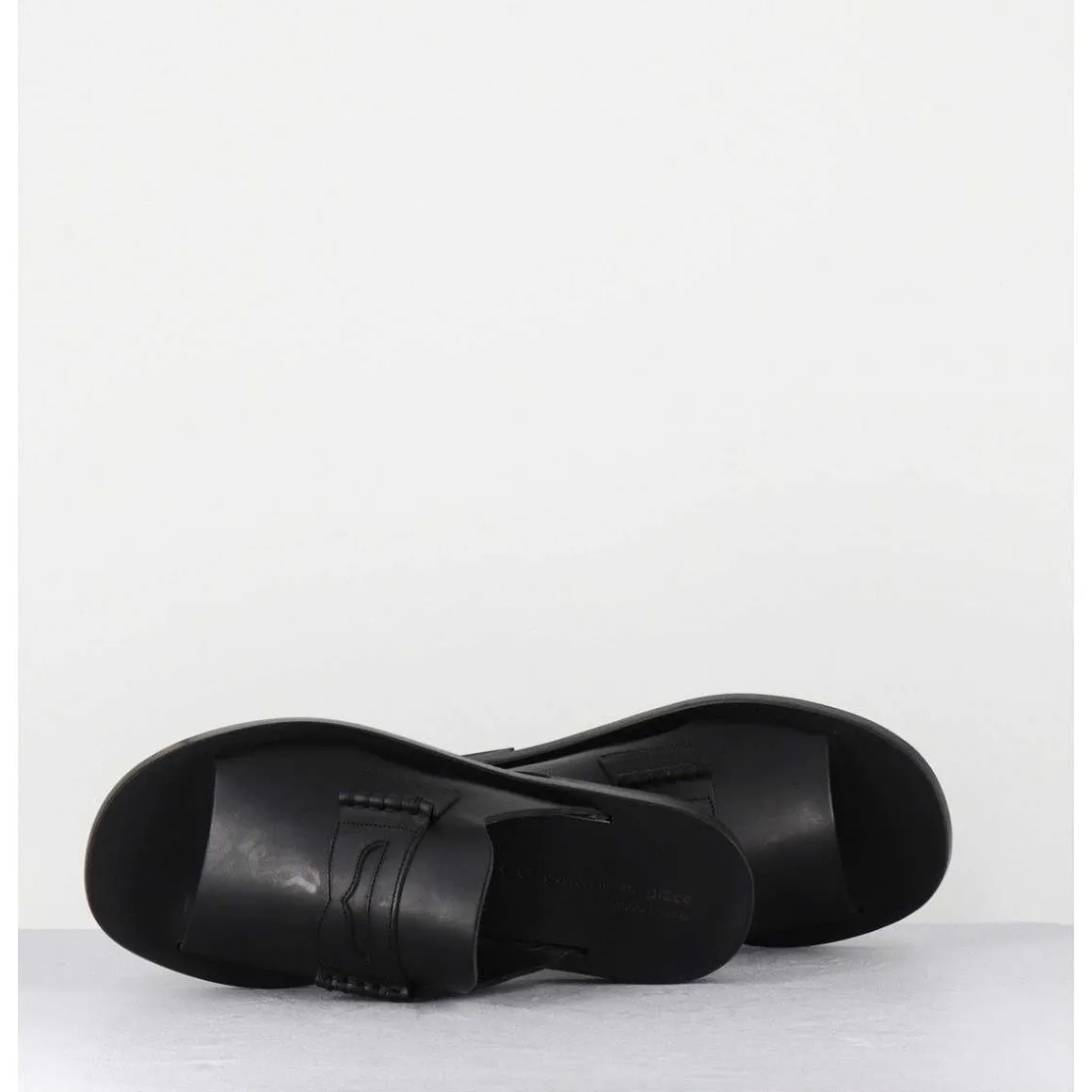 Mules Plates En Cuir Lisse Noir - Reisand Tucson Nero