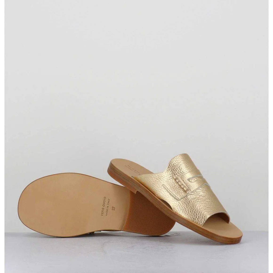Mules Plates En Cuir Metallise Or - Reisand Laminato