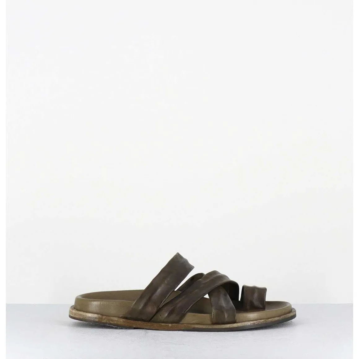 Mules Plates Entre-Doigts En Cuir Souple Kaki - Kerem Tuffato Forest