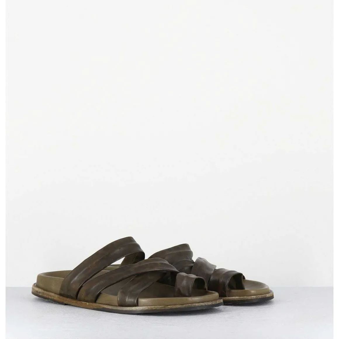 Mules Plates Entre-Doigts En Cuir Souple Kaki - Kerem Tuffato Forest