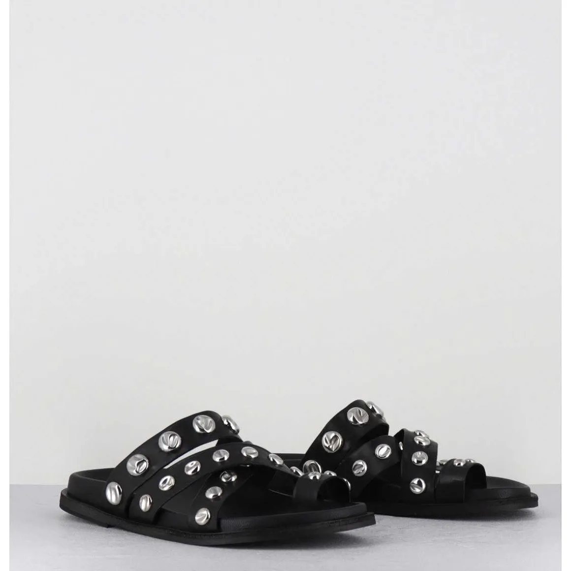 Mules Plates Entre-Doigts En Cuir Noir & Rivets Argent - Kero Tuffato Nero