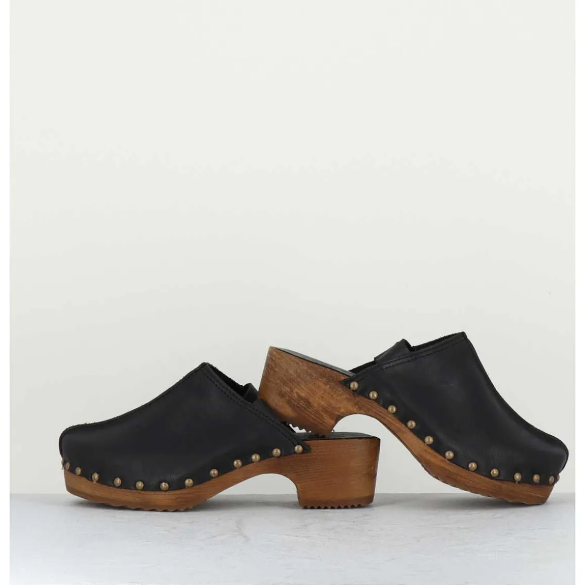 Sabots A Bride Cuir Noir & Rivets Bronze - 288 Vegetal Nero
