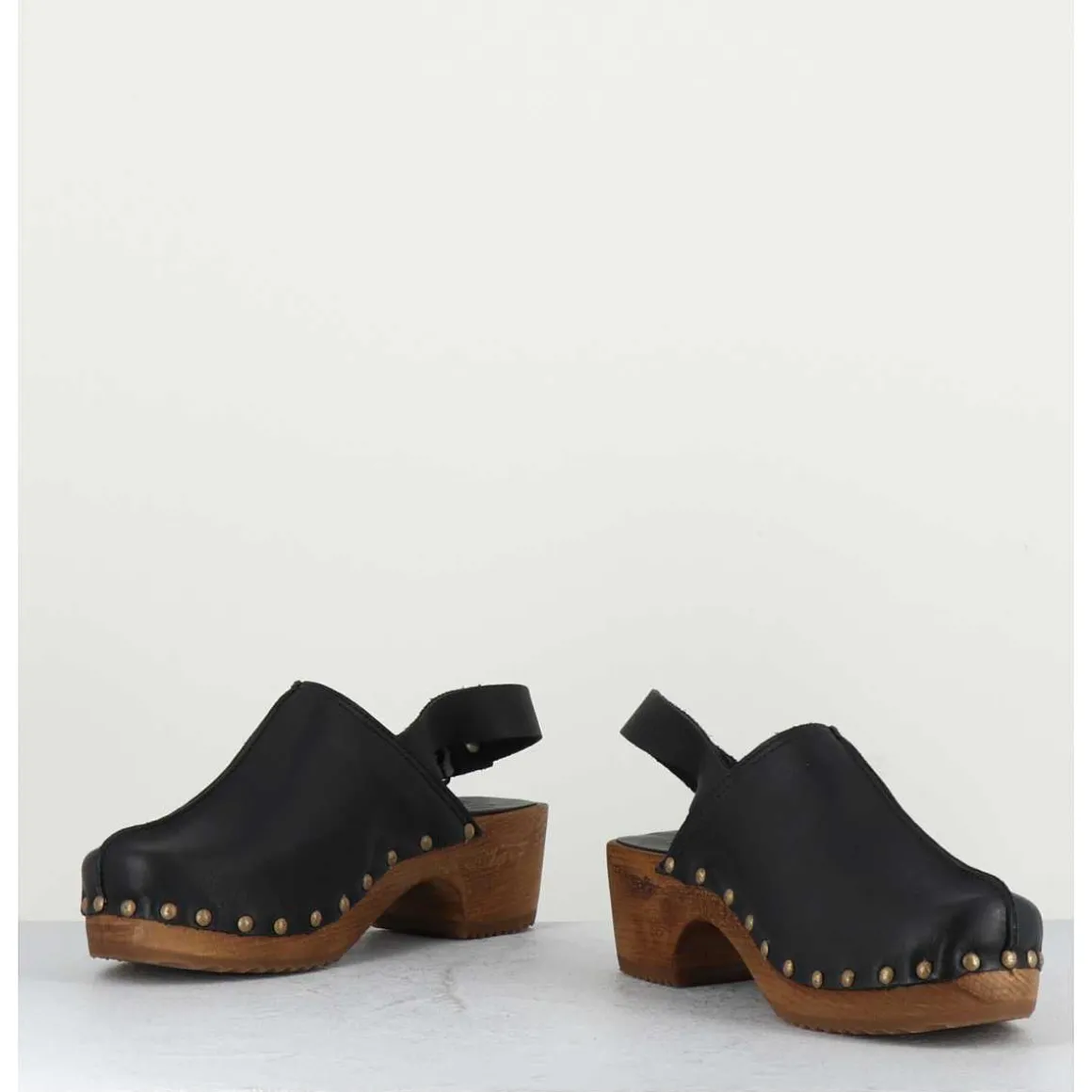 Sabots A Bride Cuir Noir & Rivets Bronze - 288 Vegetal Nero