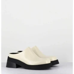 Sabots En Cuir Lisse Beige - Odile Beige Mules