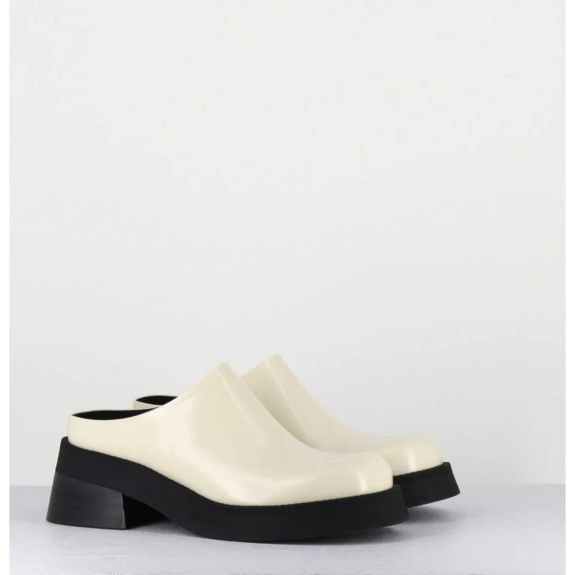 Sabots En Cuir Lisse Beige - Odile Beige Mules