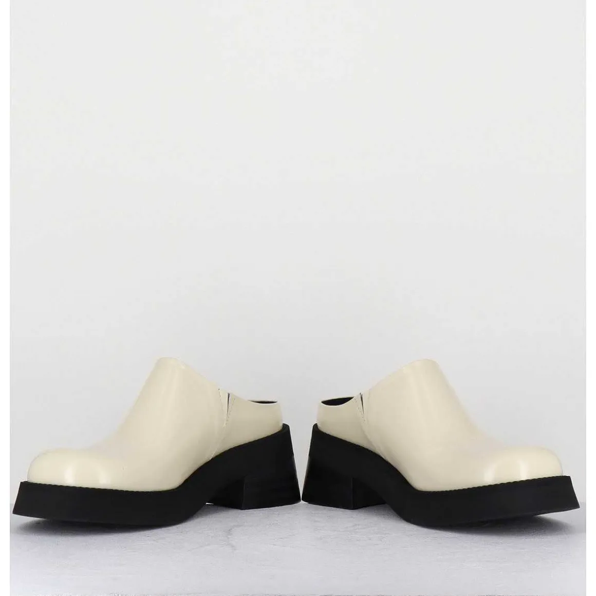 Sabots En Cuir Lisse Beige - Odile Beige Mules