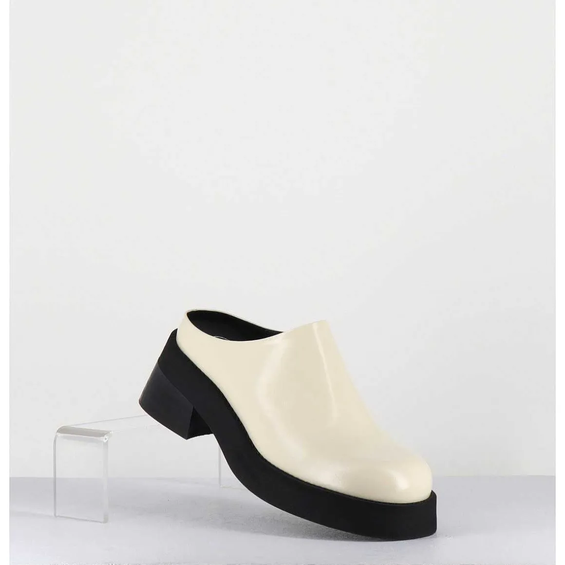 Sabots En Cuir Lisse Beige - Odile Beige Mules