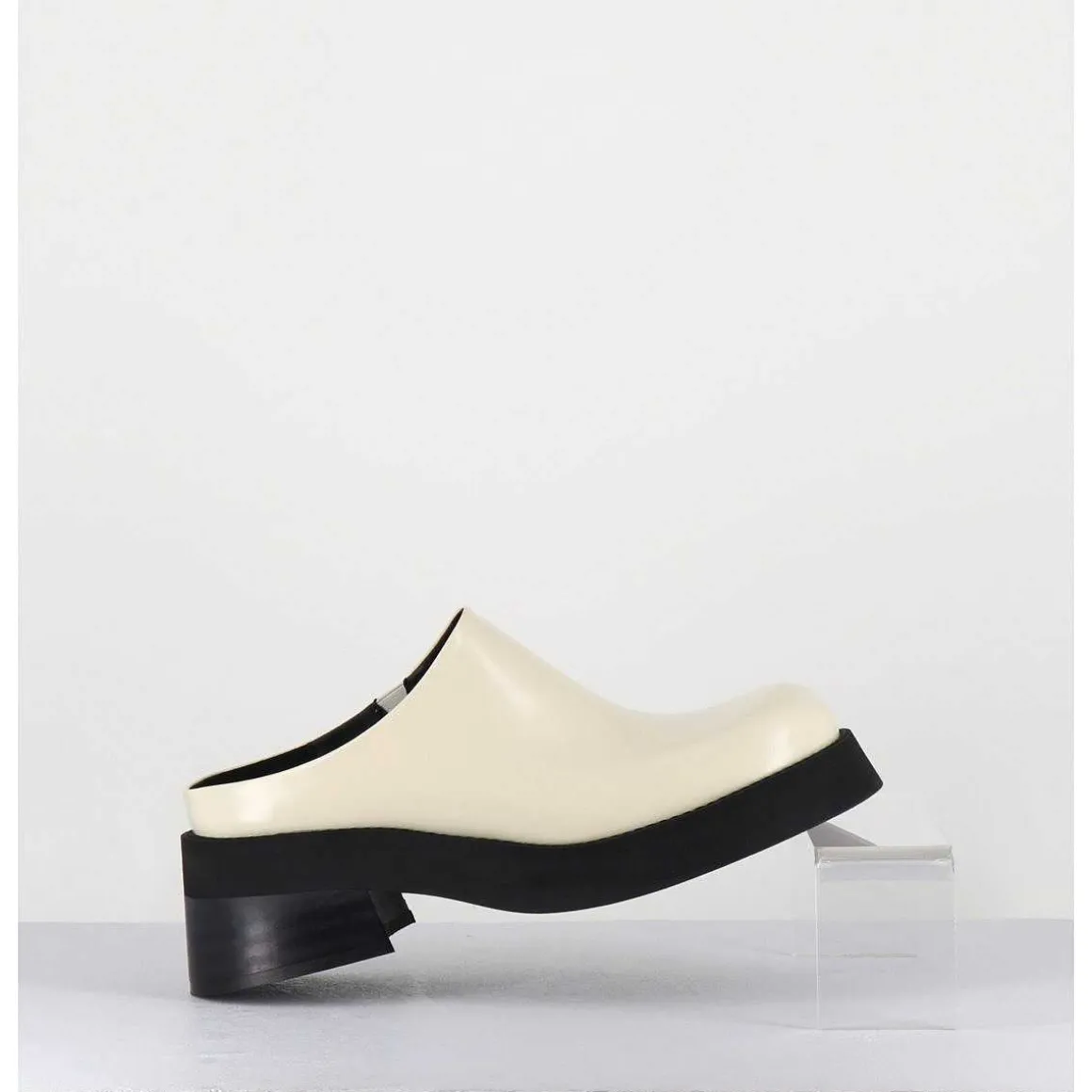 Sabots En Cuir Lisse Beige - Odile Beige Mules