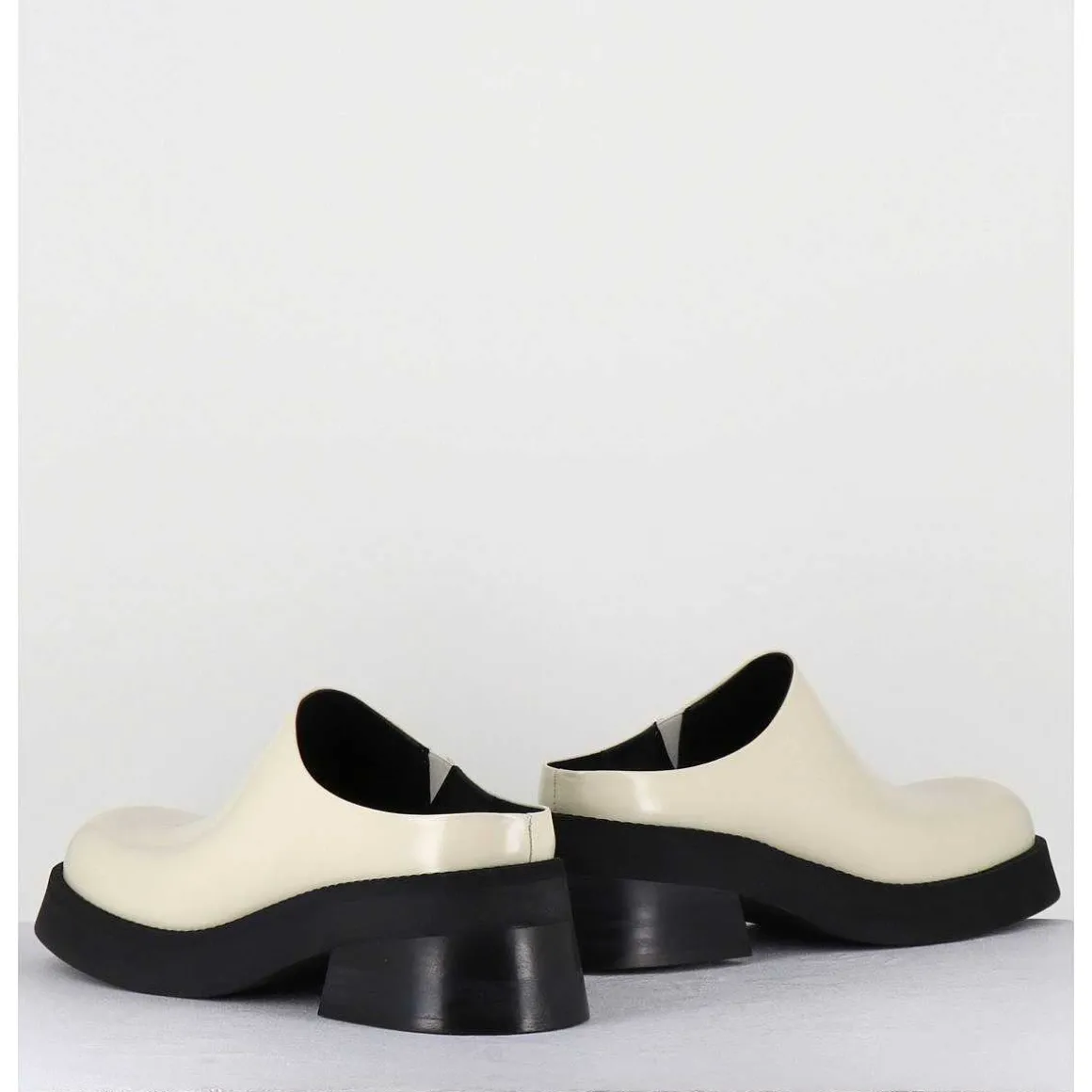 Sabots En Cuir Lisse Beige - Odile Beige Mules