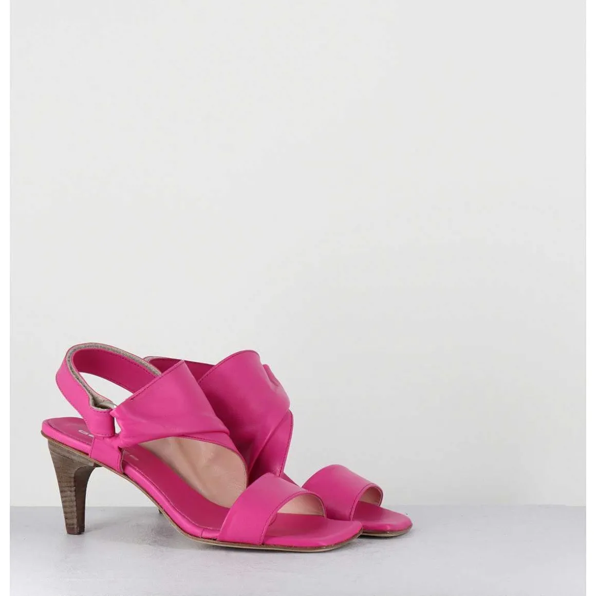 Sandales Asymetriques A Talon En Cuir Rose Fuchsia - Cati Shady Glamour