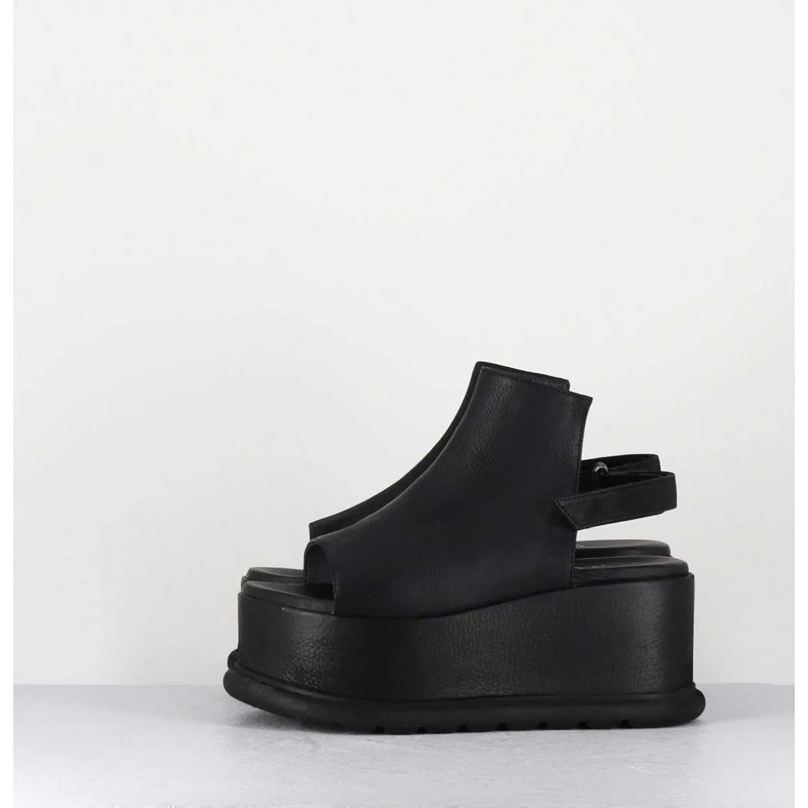 Sandales Compensees En Cuir Noir Esprit Japonais - 2420 Gas Nero