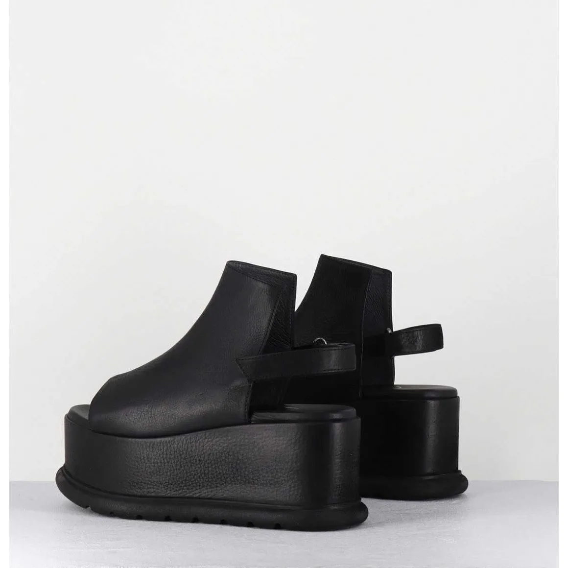 Sandales Compensees En Cuir Noir Esprit Japonais - 2420 Gas Nero
