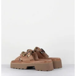 Sandales En Cuir Camel A Rivets Bronze - Vizu Legno