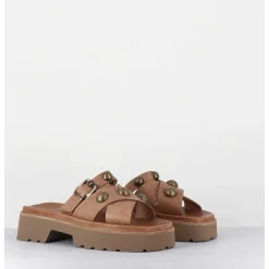 Sandales En Cuir Camel A Rivets Bronze - Vizu Legno