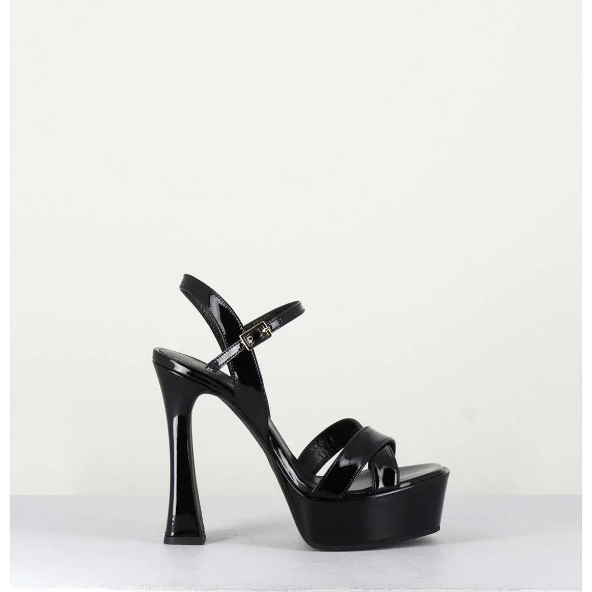 Sandales En Cuir Vernis Noir A Talon Haut - Mira Nero