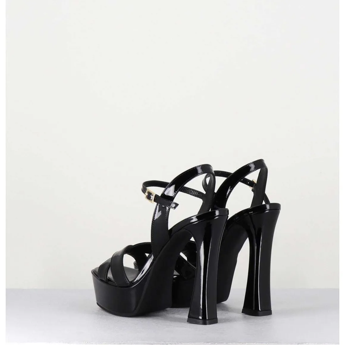 Sandales En Cuir Vernis Noir A Talon Haut - Mira Nero
