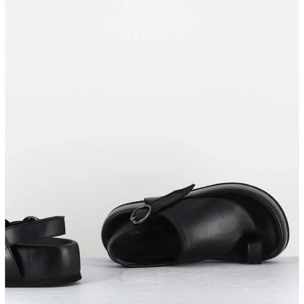 Sandales Entre-Doigts Semelle Epaisse En Cuir Noir - Gaviv3 Buffy Nero