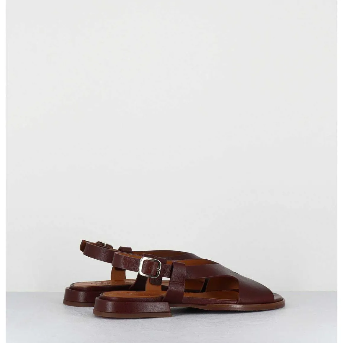 Sandales Plates En Cuir Marron - Wenta Pitbul Terra