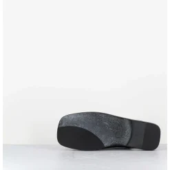 Sandales Plates En Cuir Noir Asymetrique - Ara Trill Nero