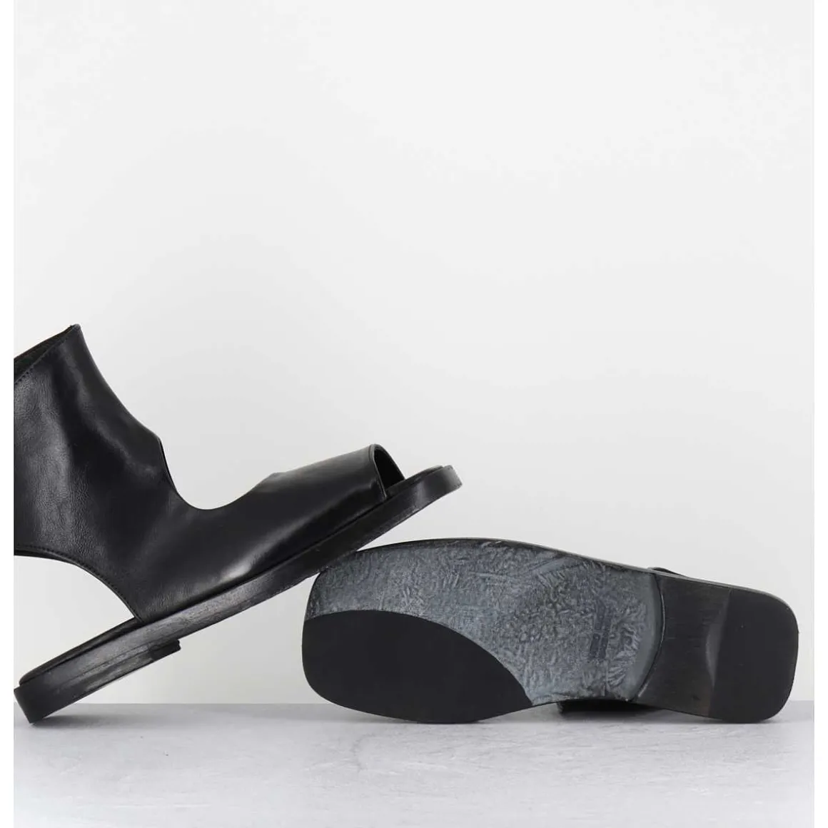 Sandales Plates 'Open-Boots' Destructure En Cuir Noir - Ara Trill Nero