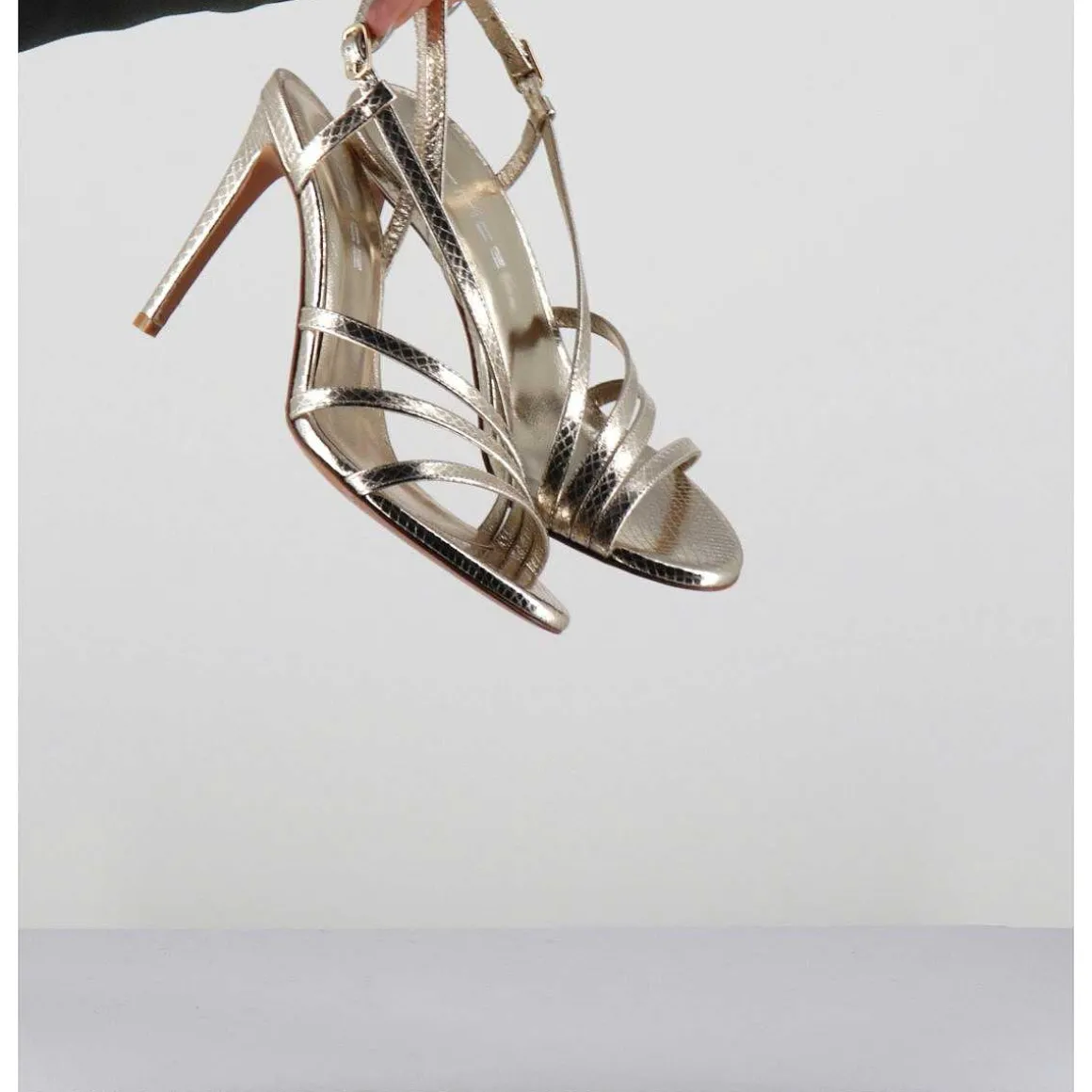Sandales Talon Haut Multi-Brides Cuir Metallise Dore - Korni Whips Oro