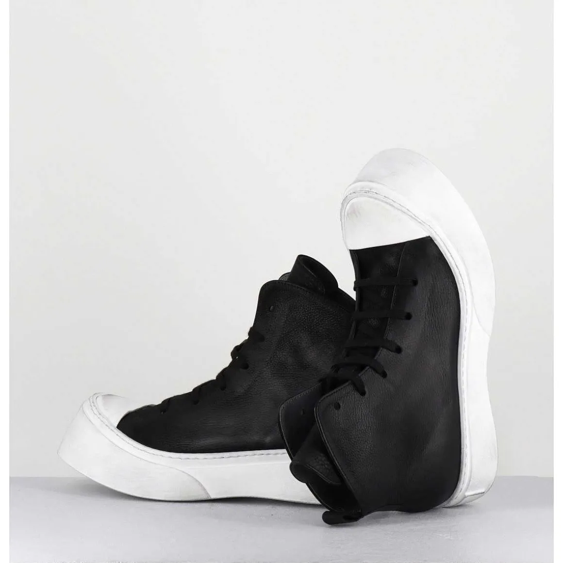 Sneakers En Cuir Huile Noir & Semelle Blanc Destructuree - 3543 Gas Nero
